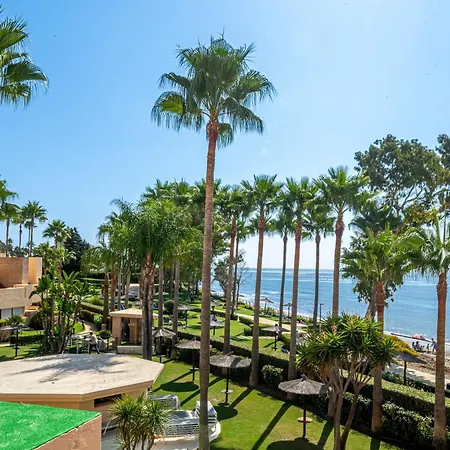 Beautiful Beachfront Apartment *